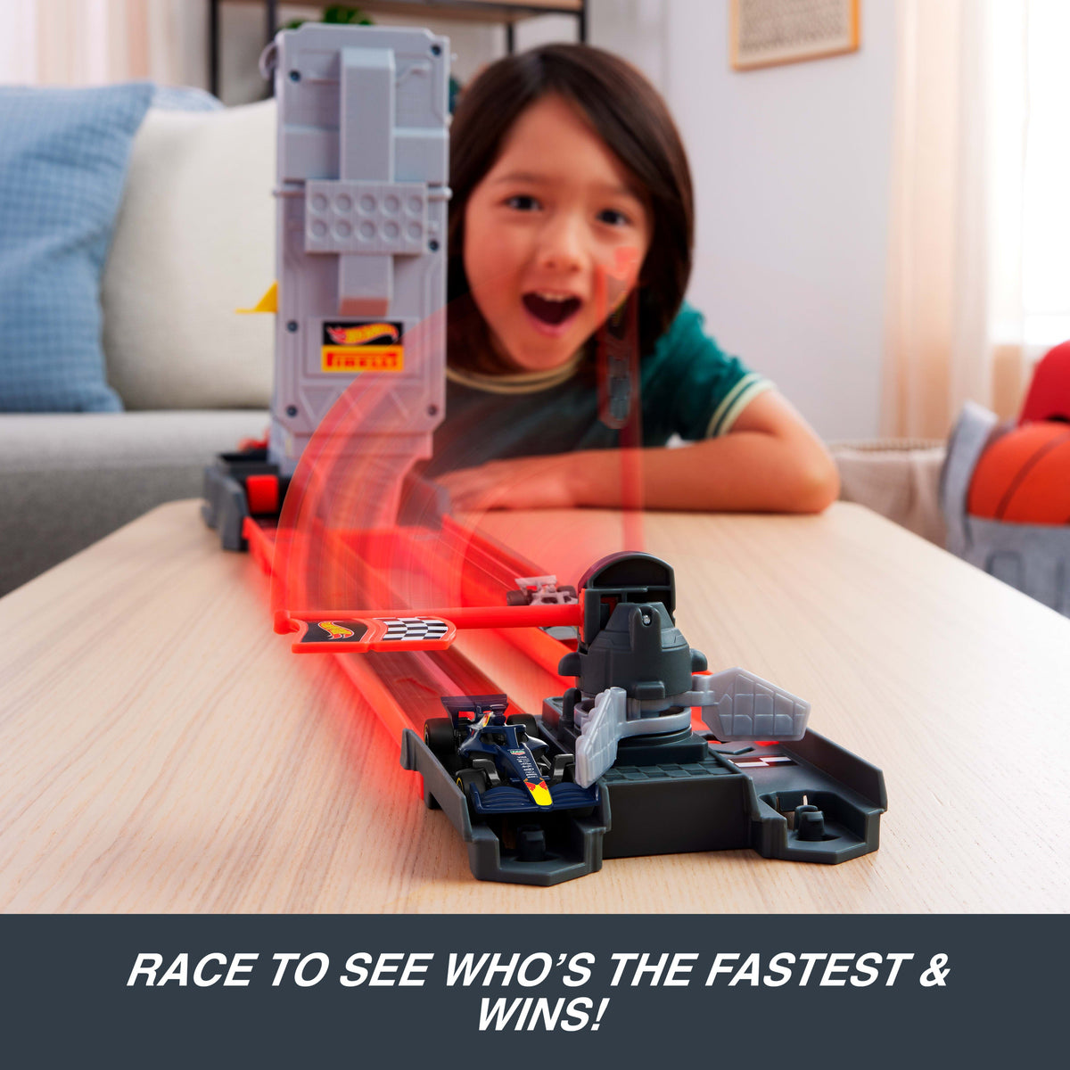 Hot Wheels Racing Formula 1 Grid Start Track Set & 2 Die-Cast F1 Cars in 1:64 Scale