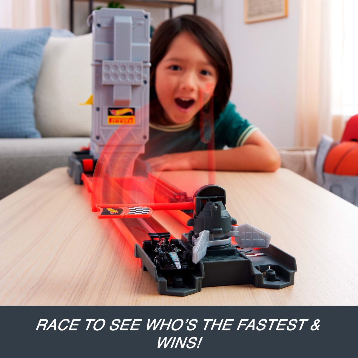 Hot Wheels Racing Formula 1 Grid Start Track Set & 2 Die-Cast F1 Cars in 1:64 Scale