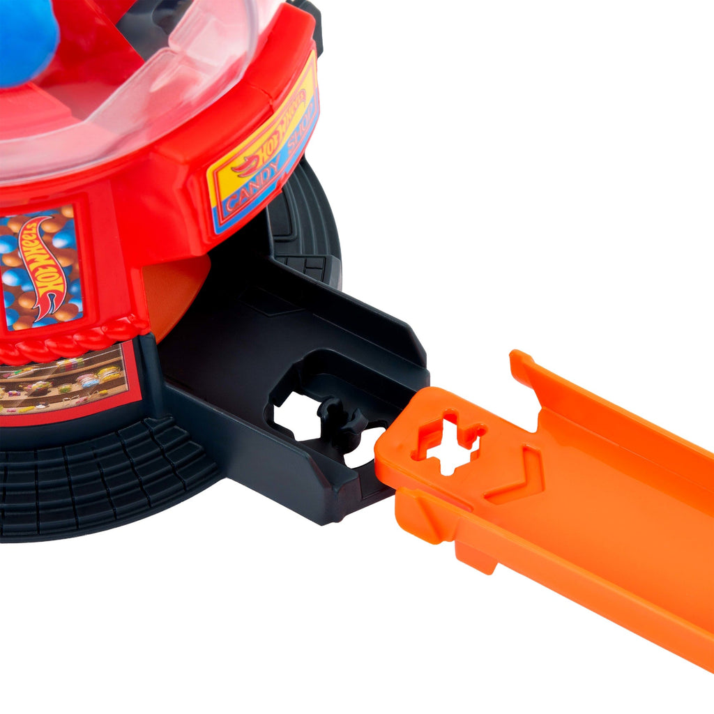 Hot Wheels Downtown Candy Shop Playset & 1:64 Scale Die-Cast Toy Car, Speed Snap Track