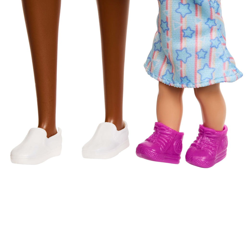 Coffret Barbie Carrières enseignante Avec Poupée Mode, Poupée de Tout-Petit, Tableau Noir et Accessoires