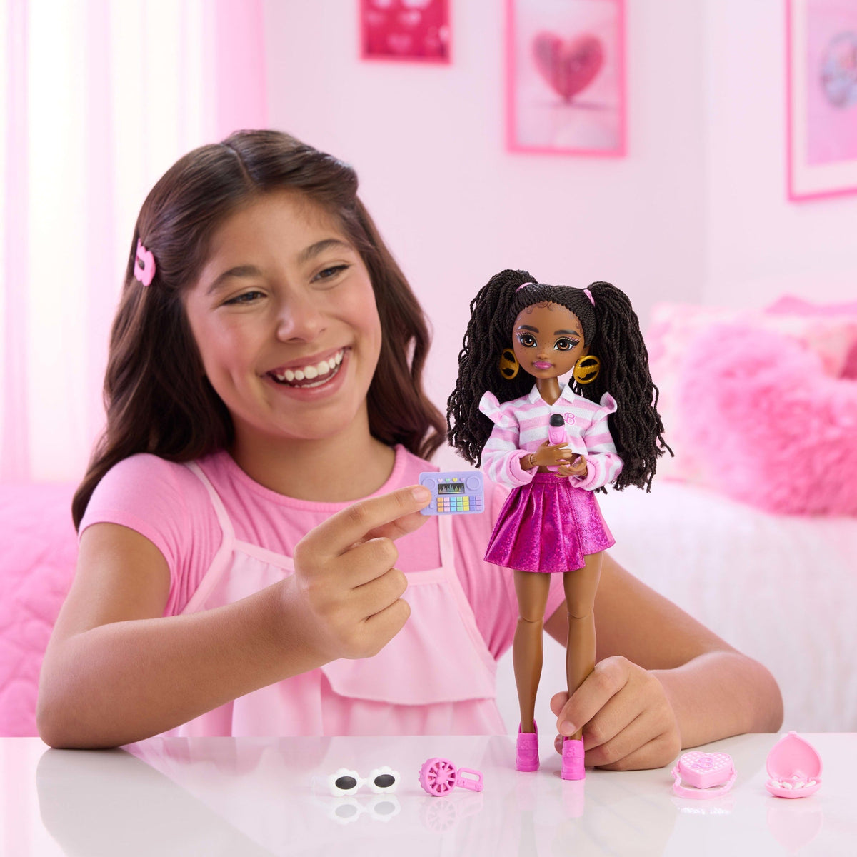 Barbie Dream Besties Barbie “Brooklyn” Doll & Accessories, Posable Fashion Doll & Themed Pieces