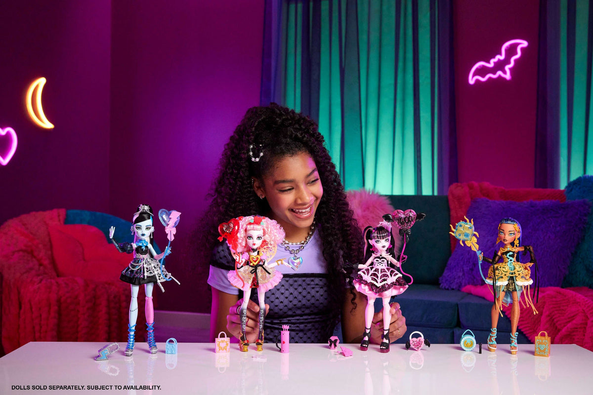 Monster High Scary Sweet Birthday Cake Kit With Clawdeen Wolf Doll And 20+ Decorating Accessories