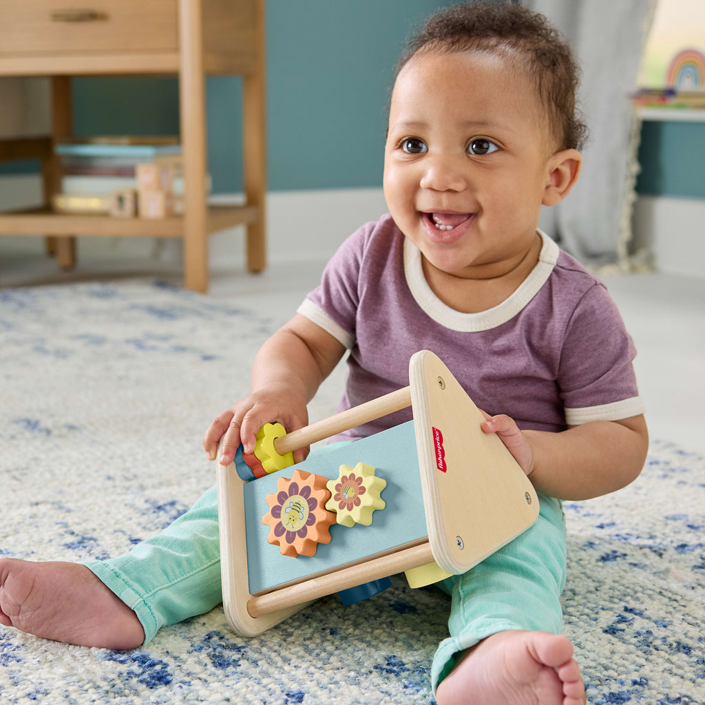 Triangle de Jeu en Bois Fisher-Price, Jouet à Trois Côtés Favorisant La Motricité Fine, 1 Pièce en Bois