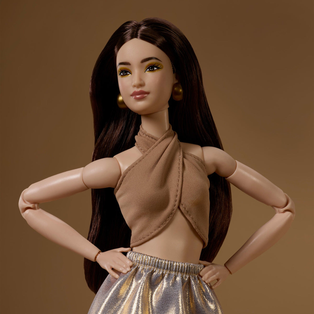 Barbie-Poupée Barbie Basics Modèle 06-Cheveux Bruns et Habits Dorés