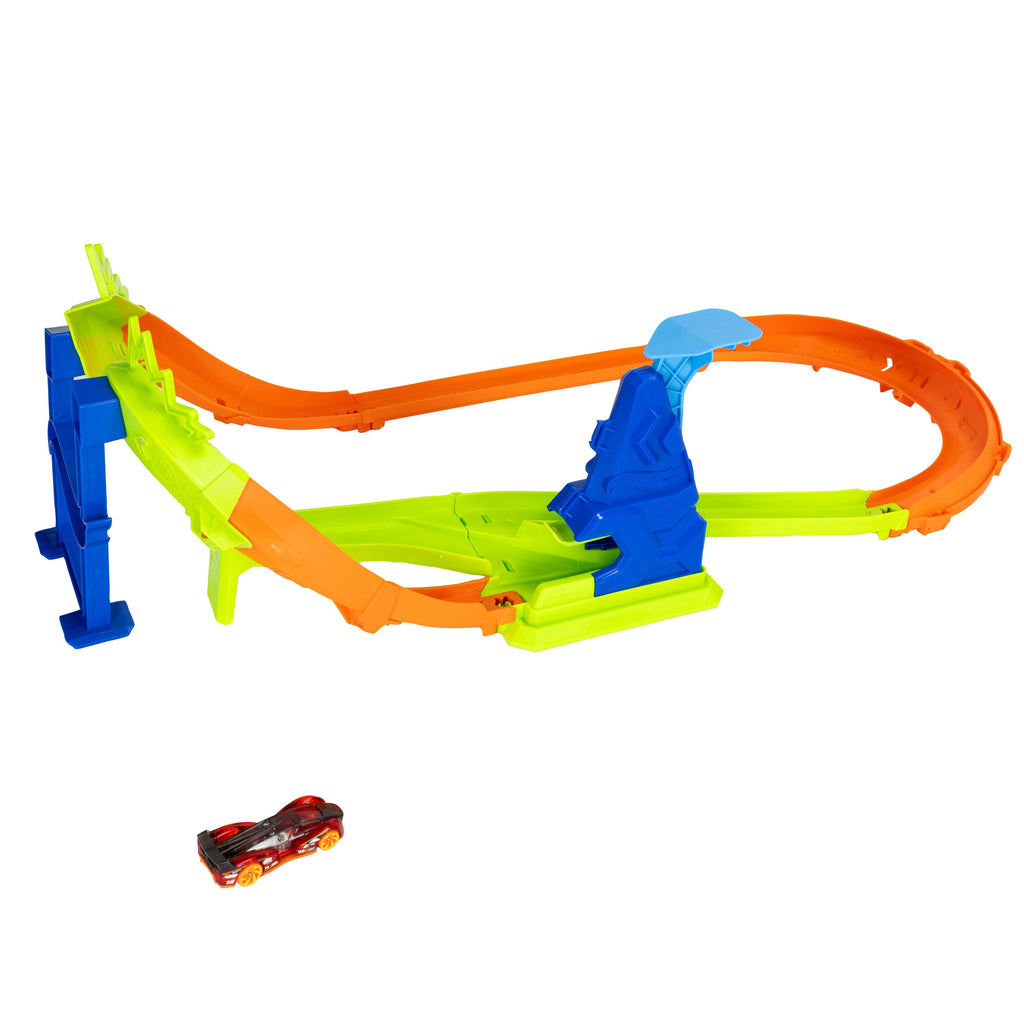 Hot Wheels Stunt Tracks Jump Circuit Speedway With 1:64 Scale Die-Cast Toy Car, 180-Degree Curve