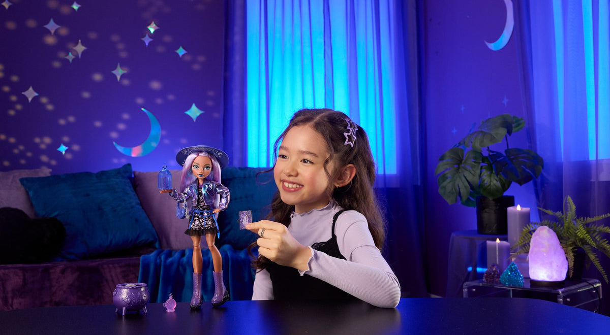 Monster High Moonspell Magic Muñeca Layla Stone