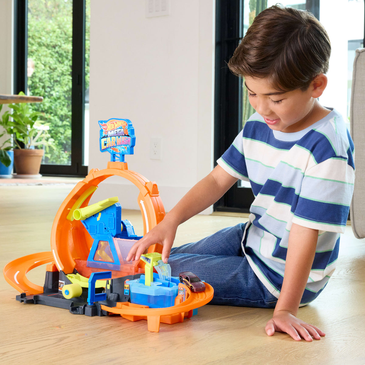 Hot Wheels City MEGA Loop Car Wash Playset & 1 Hot Wheels Color Shifters in 1:64 Scale