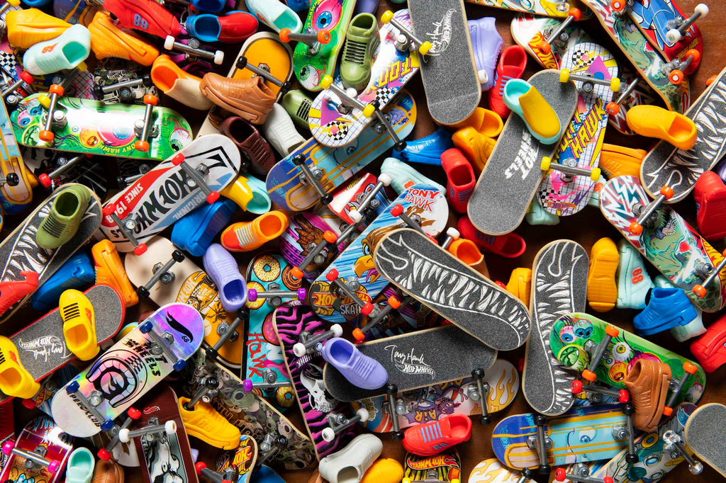 Hot Wheels Skate Veículo de Brinquedo Skateboard com Tênis Variado