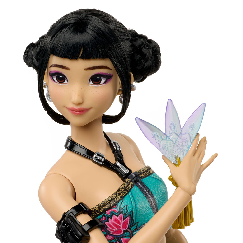 KPop Demon Hunters HUNTR/X Zoey Fashion Doll in Removable Look With Themed Movie Accessories