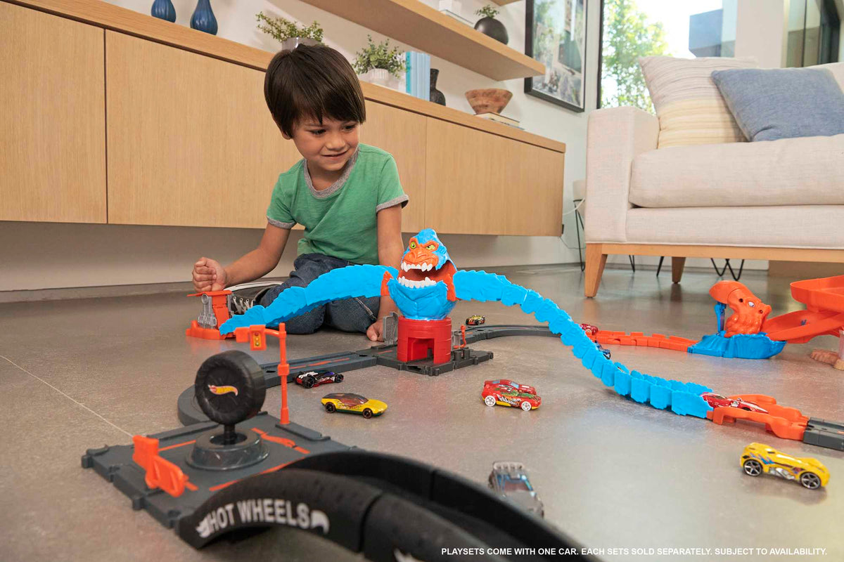 Hot Wheels City Wreck & Ride Gorilla Attack Playset With 1 Toy Car