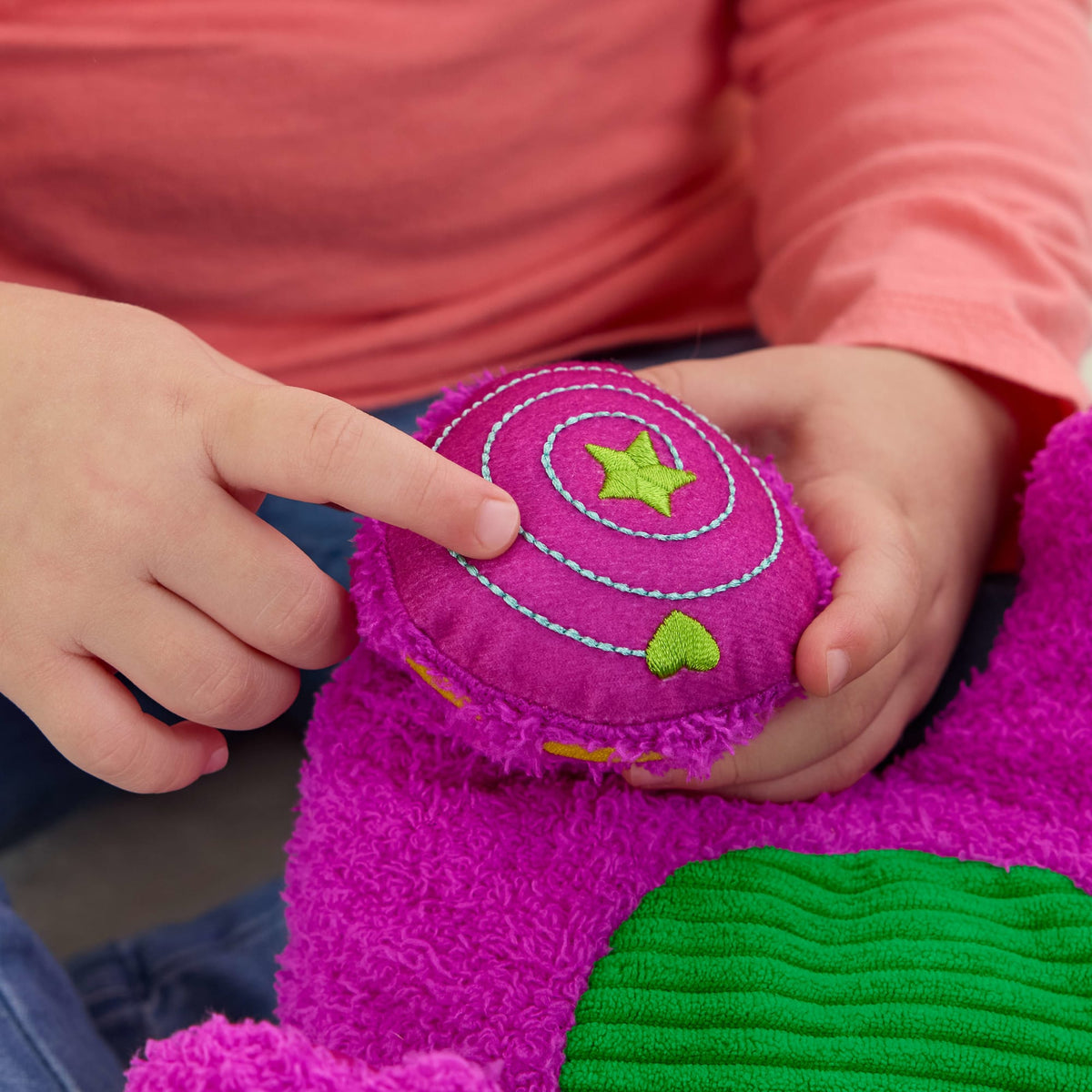 Jouet Sensoriel en Peluche Le Monde de Barney de Fisher-Price