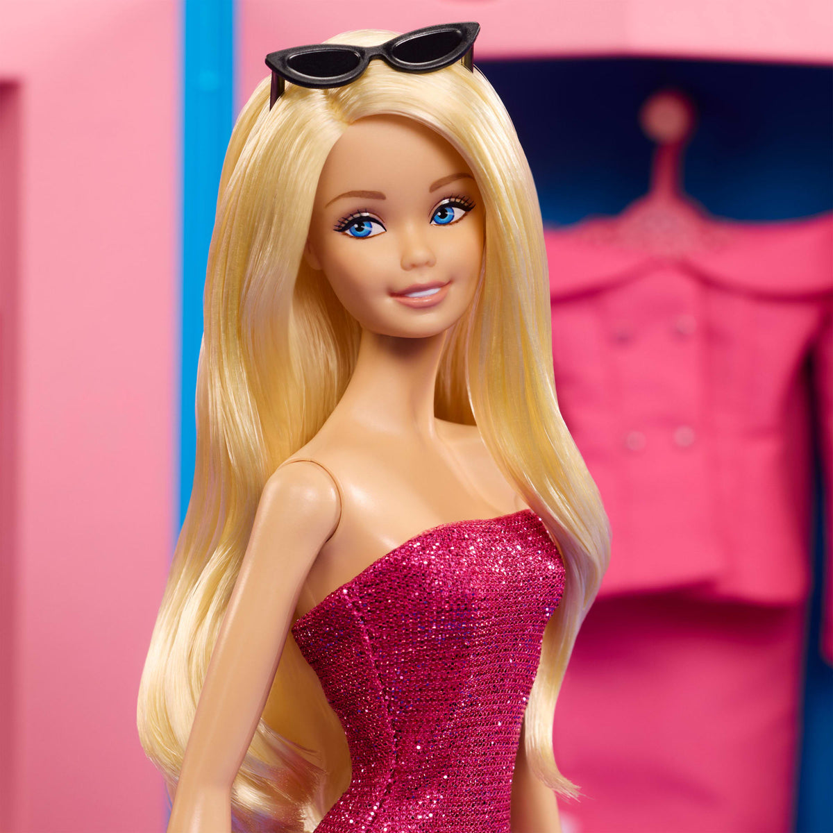 Barbie Signature Styled By Andrew Mukamal Poupée Barbie Avec 3 Tenues Pour Le Jour et La Nuit et Accessoires