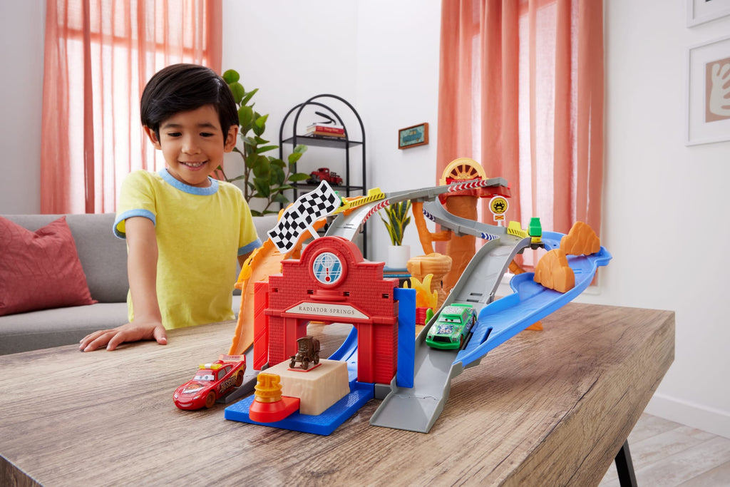 Cars Coffret Piste de Course Rescue Road Course de Radiator Springs