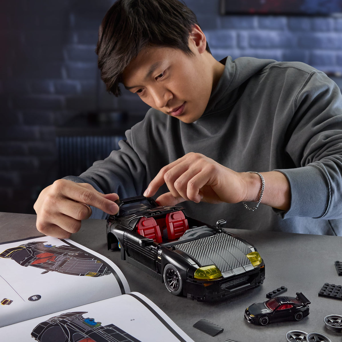 Mattel Brick Shop Hot Wheels ’94 Toyota Supra Mkiv Building Toy Kit (824 Pieces), For Collectors
