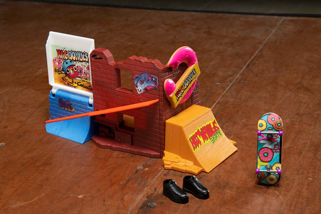 Hot Wheels Skate Donut Skatepark With Tony Hawk Fingerboard & Pair Of Skate Shoes