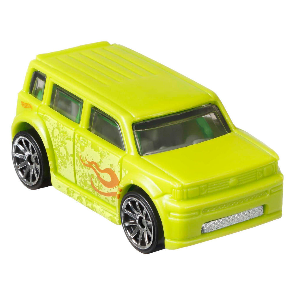 Hot Wheels Car, 1 Color-Changing Toy Vehicle in 1:64 Scale