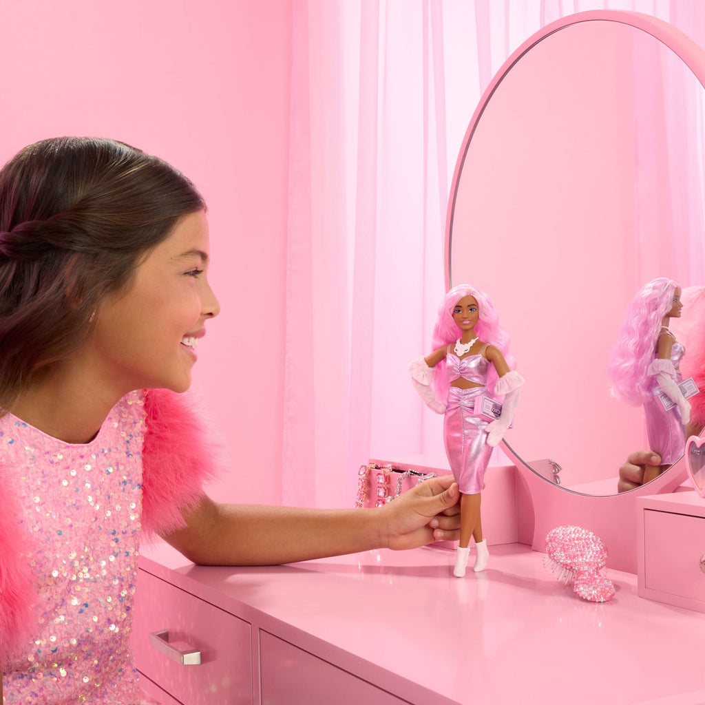 Barbie Fashionista Boneca Deluxe Cabelo Rosa e Vestido Brilhante