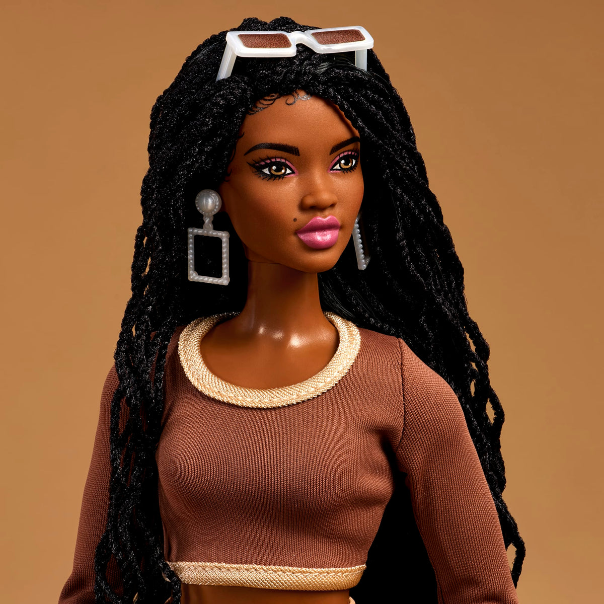 Barbie You Create Barbie Basics Neutral Kit 002, Poupée Mannequin Personnalisable et Vêtements Universels