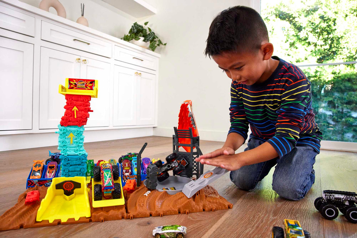 Hot Wheels Monster Trucks Pista de Juguete Arena de Demolición Semi-Finales Tiger Shark