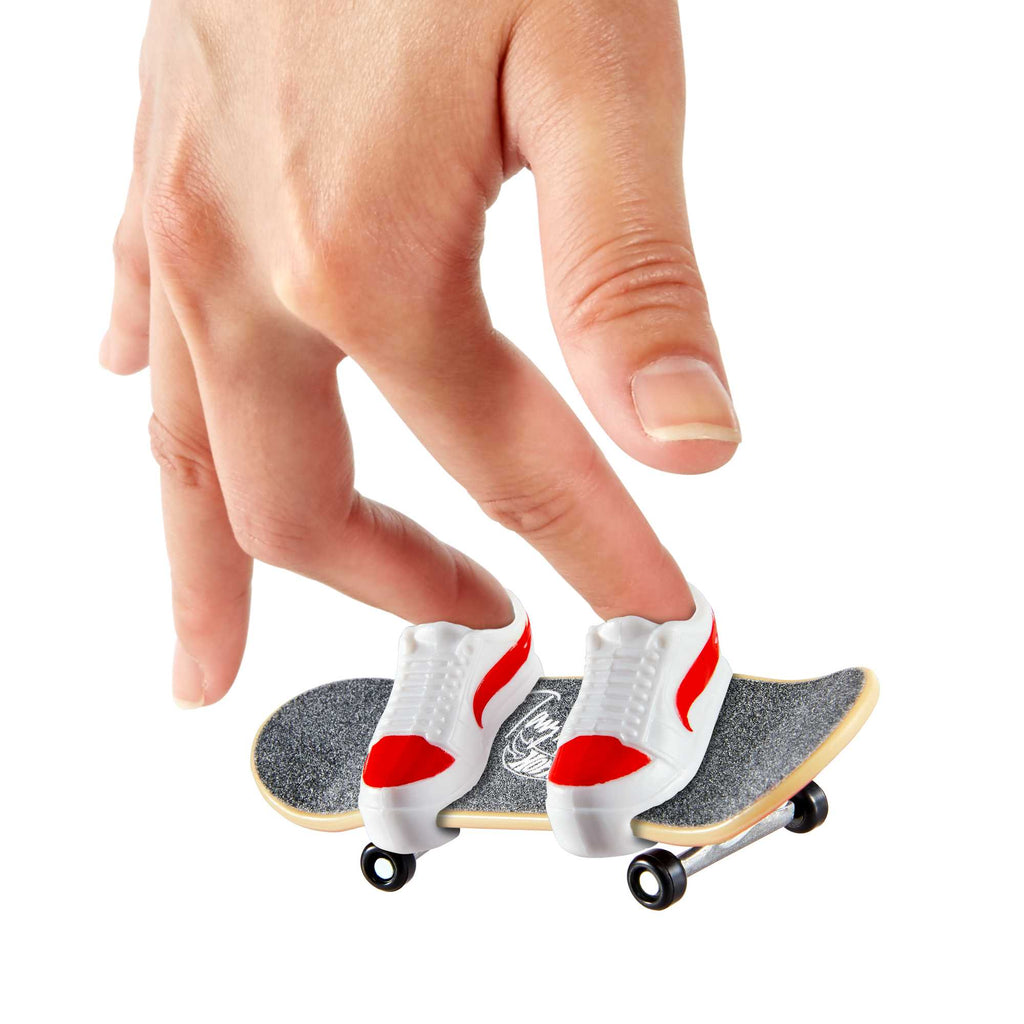 Hot Wheels Skate Veículo de Brinquedo Pacote de Skateboards com Tênis Variado