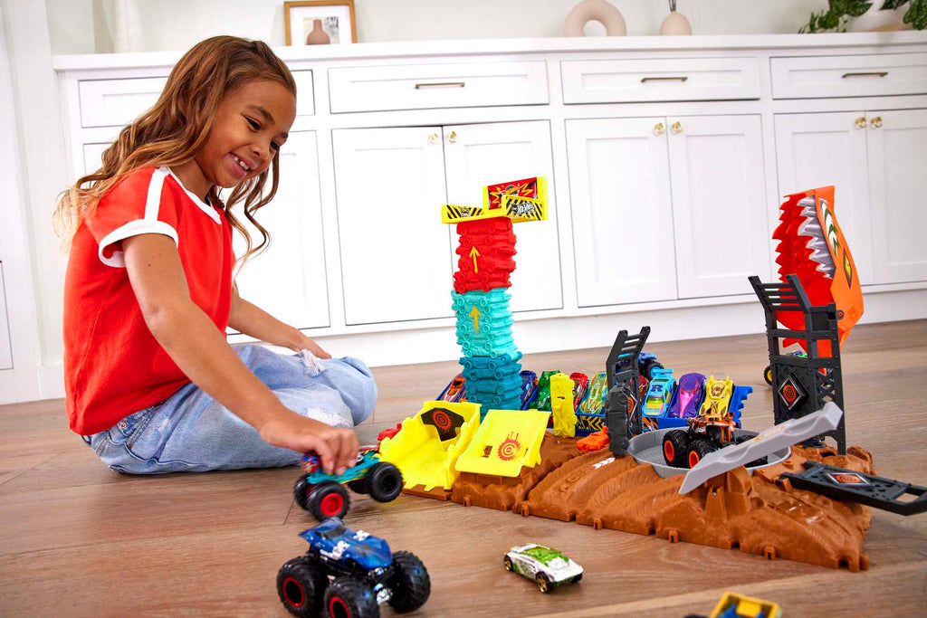 Hot Wheels Monster Trucks, Arena Smashers Demo Derby Car Jump Challenge