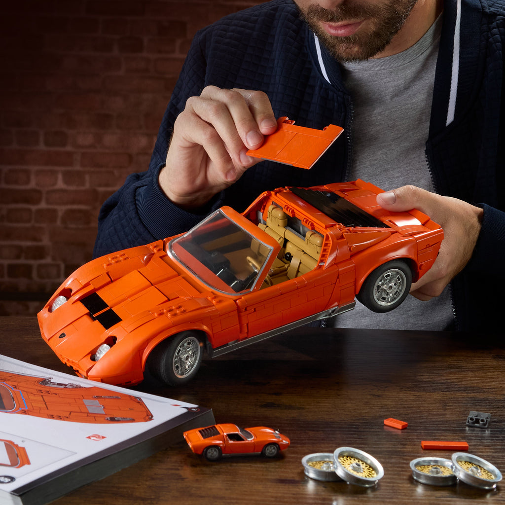 Mattel Brick Shop Hot Wheels Juguete de Construcción Premium Lamborghini Miura P400 SV