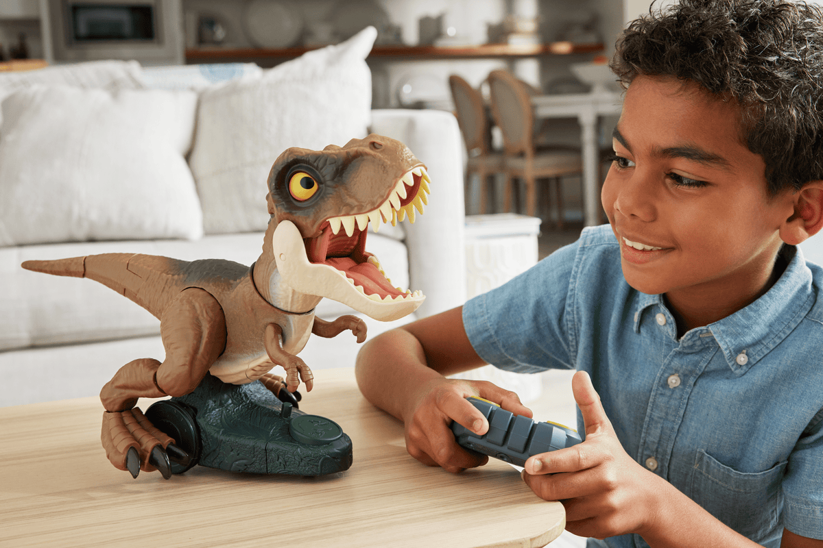 Jurassic World Figura de Acción T. Rex Furia Rugiente con Control Remoto