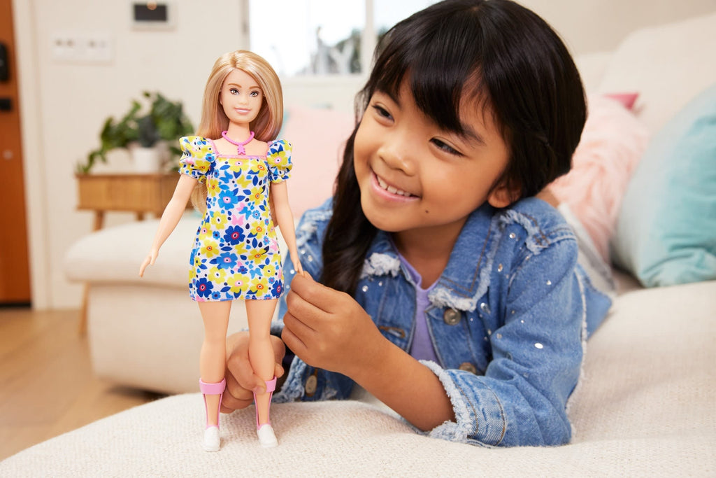 Barbie Fashionistas Poupée Atteinte de Trisomie 21 Avec Robe
