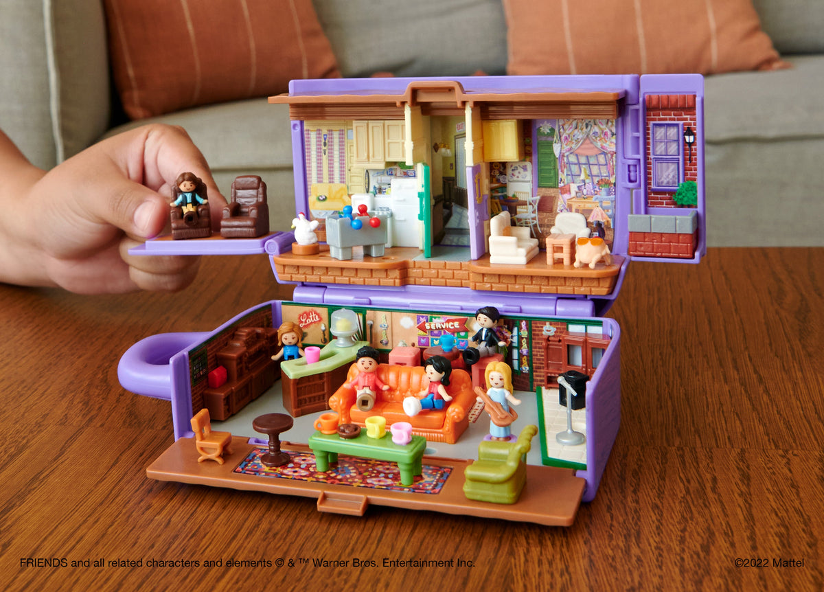 Polly Pocket Friends Compact Playset With 6 Character Dolls & 9 Accessories, Coffee Cup Exterior