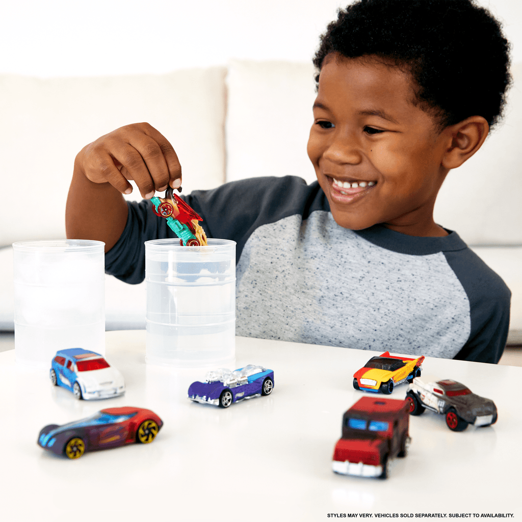 Hot Wheels Car, 1 Color-Changing Toy Vehicle in 1:64 Scale